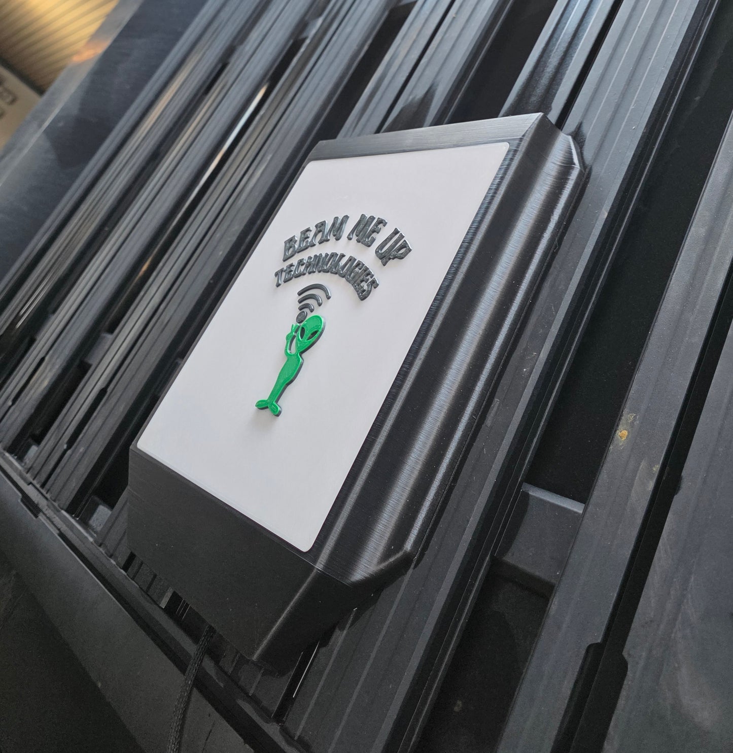 Starlink Mini 4WD Flat Rack Mount for ARB Base Rack, Rhino Pioneer Rack and XTM flat racks.